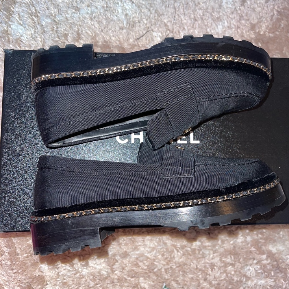Beautiful Chanel loafers - Picture 3 of 10